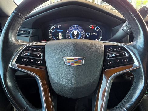 Used 2019 Cadillac Escalade Luxury AWD/4WD image 31