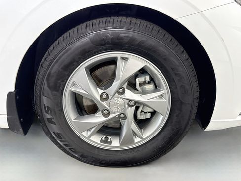 Used 2022 Hyundai Elantra SE FWD image 31
