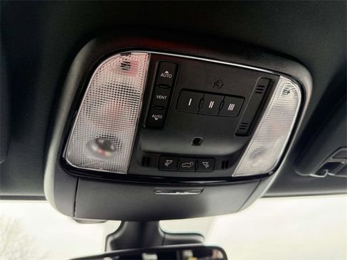 Used 2022 Dodge Durango GT image 35