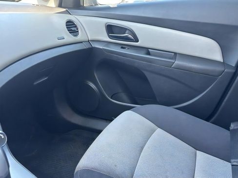 Used 2013 Chevrolet Cruze LS FWD image 19