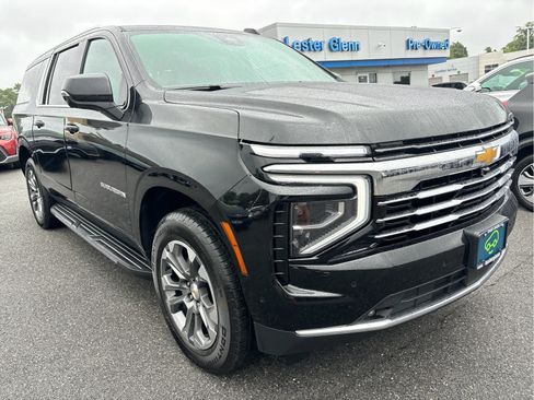 Certified 2026 Chevrolet Suburban LT w/ Comfort Package AWD/4WD image 3