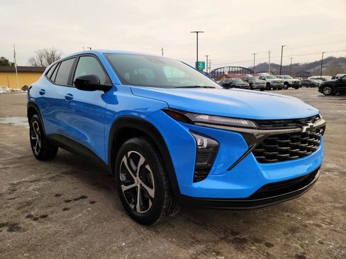 Used 2024 Chevrolet Trax RS image 3