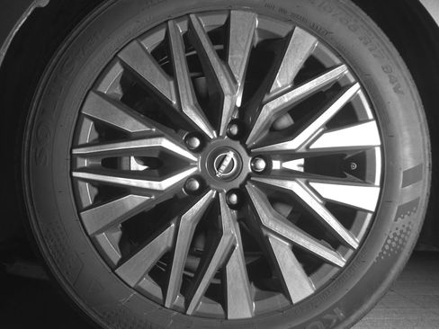 Used 2025 Nissan Altima 2.5 SV FWD image 12