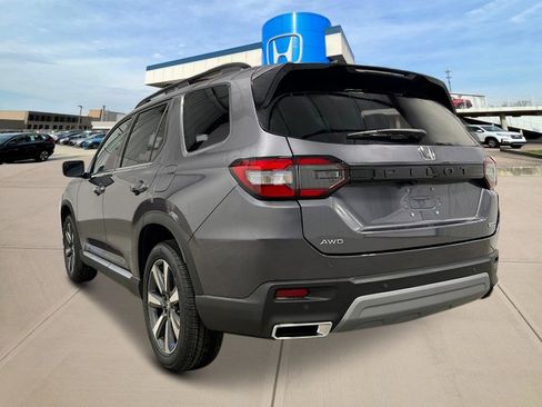 New 2025 Honda Pilot Touring image 3