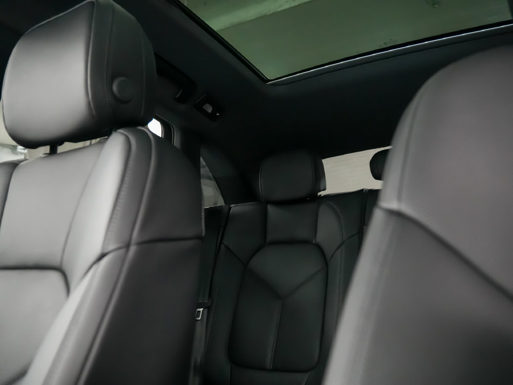 Certified 2026 Porsche Macan AWD/4WD image 35