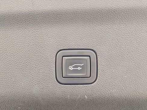 Used 2023 Chevrolet Suburban Premier image 28