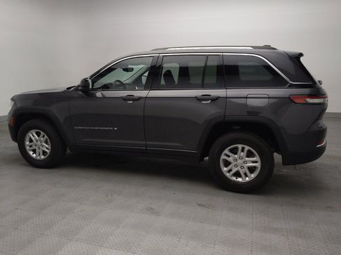 Used 2023 Jeep Grand Cherokee Laredo RWD image 3