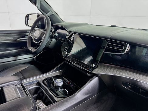Used 2022 Jeep Wagoneer Series III w/ Premium Group I image 30