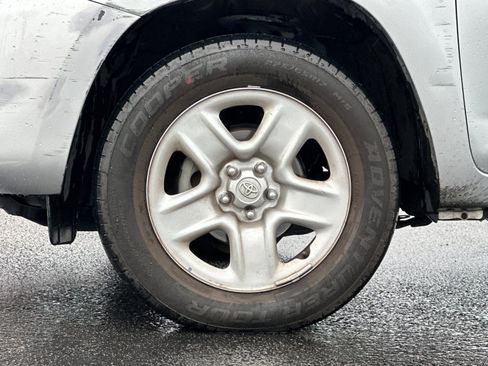 Used 2012 Toyota RAV4 FWD image 22