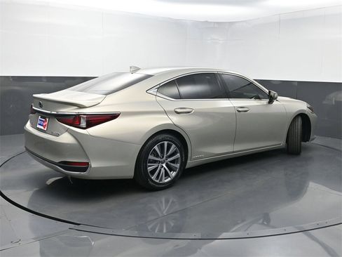 Used 2021 Lexus ES 300h w/ Premium Package image 25