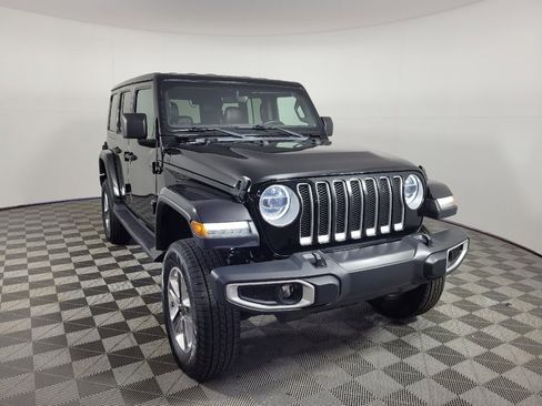 Used 2018 Jeep Wrangler Unlimited Sahara AWD/4WD image 13