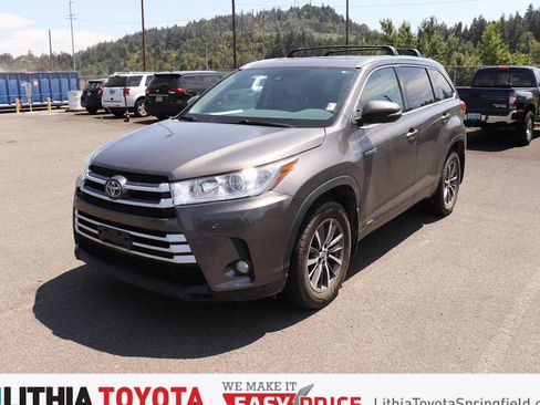 Used 2017 Toyota Highlander XLE AWD/4WD image 1