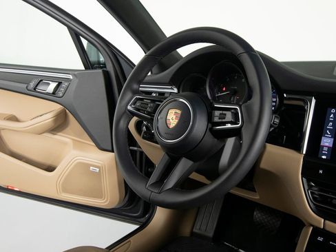 Certified 2026 Porsche Macan AWD/4WD image 30