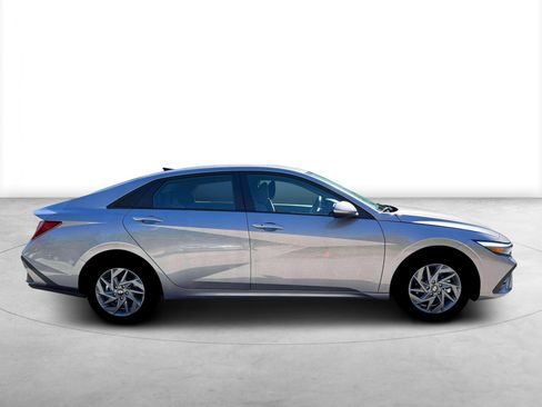 New 2026 Hyundai Elantra Blue image 9