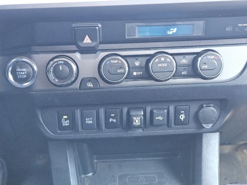 Used 2021 Toyota Tacoma TRD Off-Road w/ Technology Package image 21