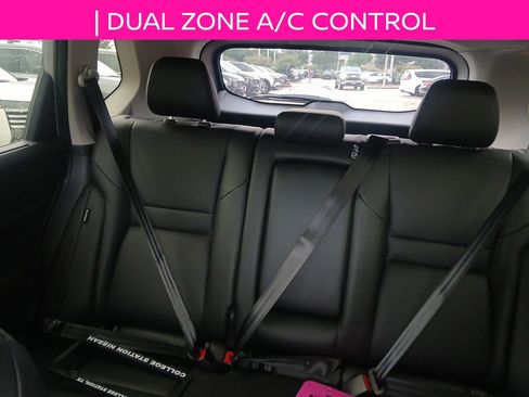 Used 2024 Nissan Rogue SV w/ SV Premium Package FWD image 18
