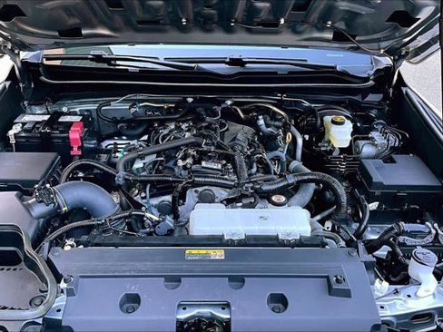 Certified 2025 Toyota Tacoma SR5 AWD/4WD image 30