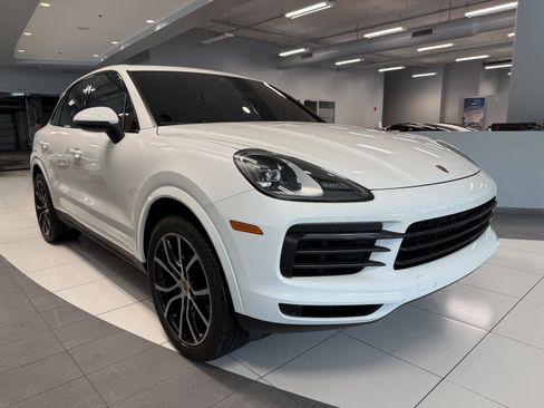 Used 2023 Porsche Cayenne AWD/4WD image 6