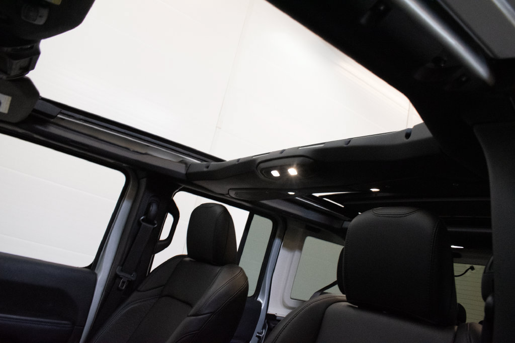 Used 2024 Jeep Wrangler High Altitude AWD/4WD image 21