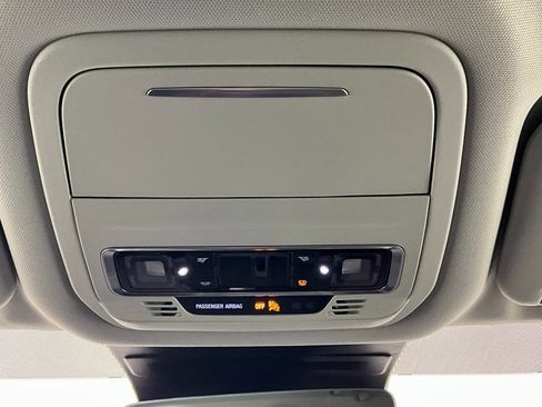 Used 2025 Lincoln Nautilus Premier image 13