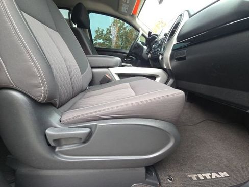 Used 2021 Nissan Titan SV w/ SV Convenience Package image 17