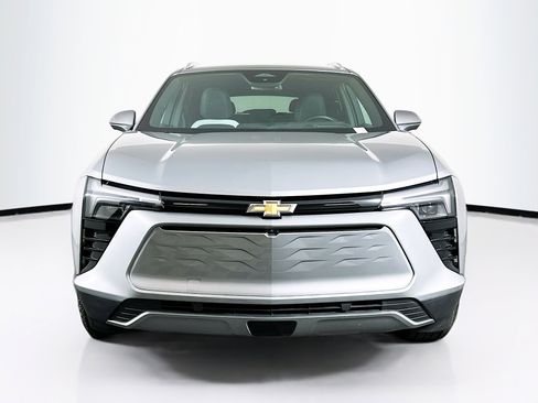 Used 2024 Chevrolet Blazer EV LT AWD/4WD image 2