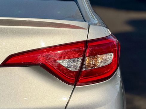 Used 2017 Hyundai Sonata SE image 5