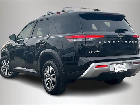Certified 2025 Nissan Pathfinder SL image 4