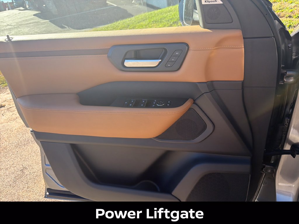 Certified 2025 Nissan Armada SL w/ Captain's Chari Seat Package AWD/4WD image 12