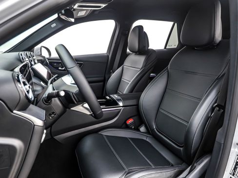 Used 2025 Mercedes-Benz GLC 300 image 17