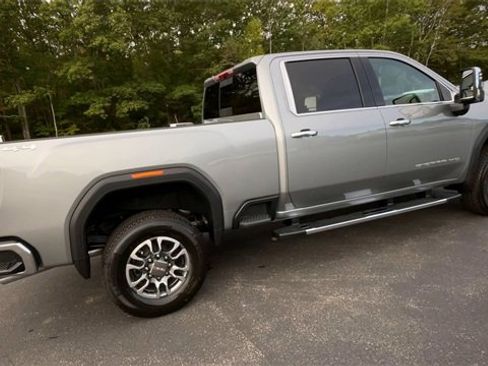 New 2026 GMC Sierra 2500 SLT w/ SLT Premium Package image 9