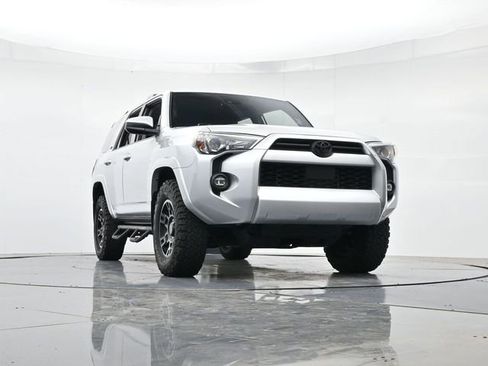 Used 2022 Toyota 4Runner SR5 AWD/4WD image 34