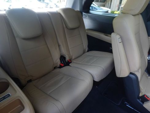 Used 2025 Mercedes-Benz GLS 450 4MATIC image 11