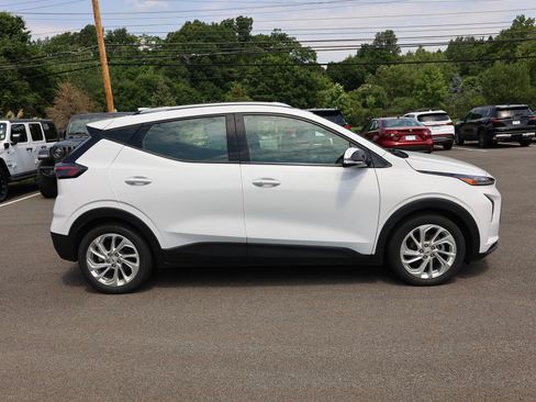 Used 2023 Chevrolet Bolt EUV LT w/ Comfort Package FWD image 8