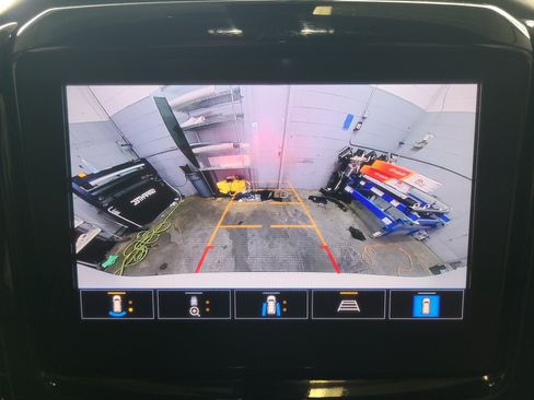 Used 2023 Chevrolet Traverse LT w/ Rear Camera Mirror Package AWD/4WD image 19