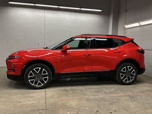 Used 2023 Chevrolet Blazer RS w/ LPO, Floor Liner Package FWD image 2