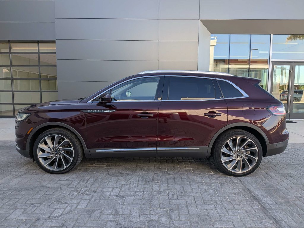 Used 2023 Lincoln Nautilus Reserve w/ Equipment Group 202A AWD/4WD image 2