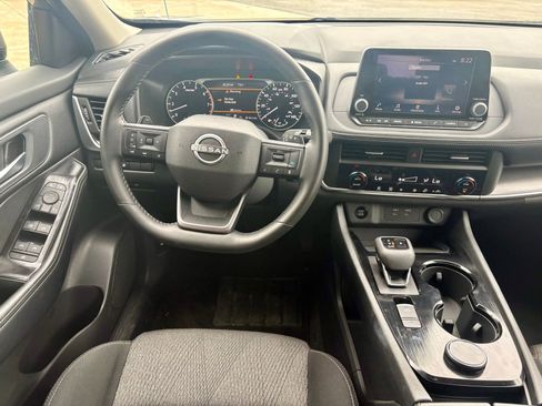 Used 2025 Nissan Rogue SV AWD/4WD image 12