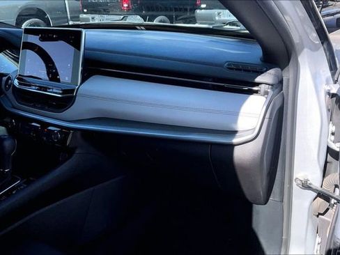 Used 2025 Jeep Compass Limited image 16