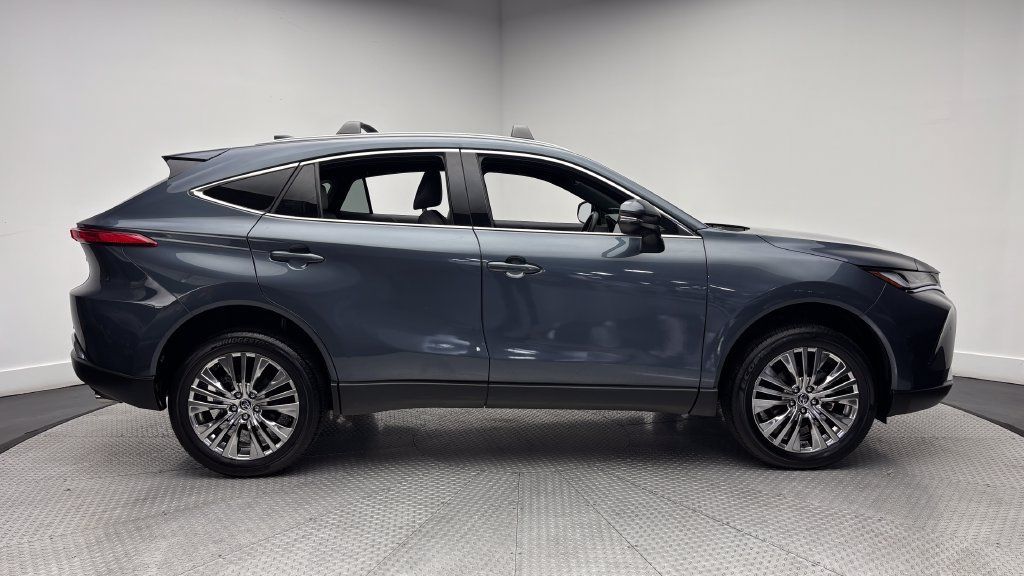 Used 2024 Toyota Venza XLE AWD/4WD image 42