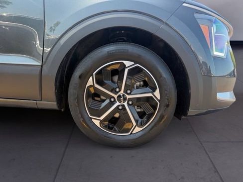 Used 2024 Kia Niro EX FWD image 15