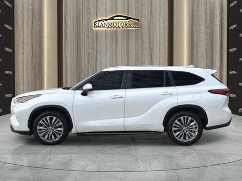 Used 2020 Toyota Highlander Platinum FWD image 4