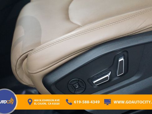 Used 2019 Audi Q8 Prestige w/ Luxury Package AWD/4WD image 18