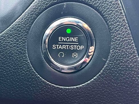 Used 2017 Ford Explorer XLT w/ Equipment Group 201A AWD/4WD image 33