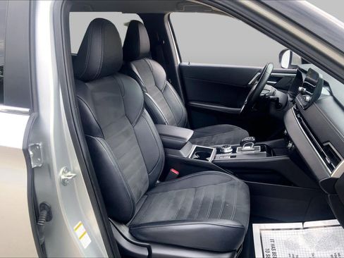 Used 2024 Mitsubishi Outlander SE AWD/4WD image 9