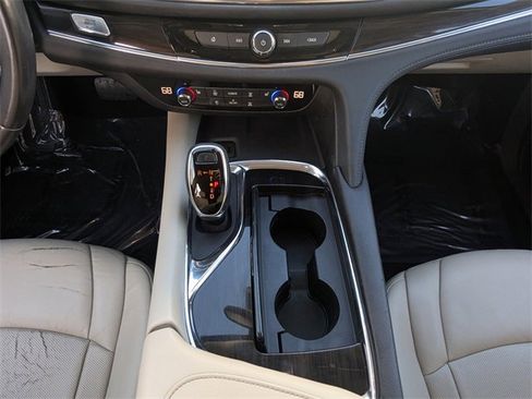 Used 2018 Buick Enclave Essence image 22