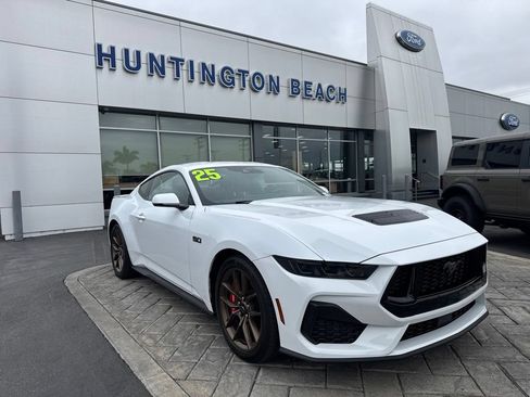 Used 2025 Ford Mustang GT Premium RWD image 1