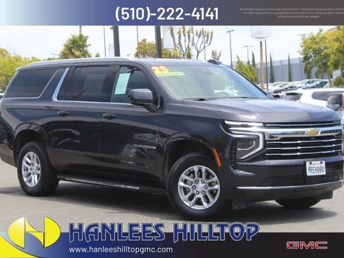 Used 2025 Chevrolet Suburban LT RWD image 1