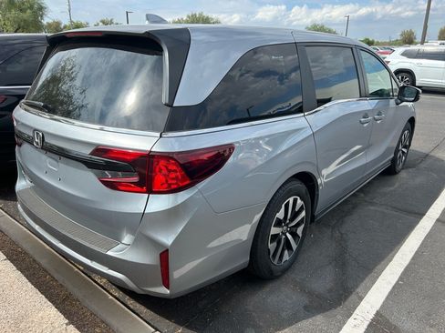 Used 2025 Honda Odyssey EX-L image 4