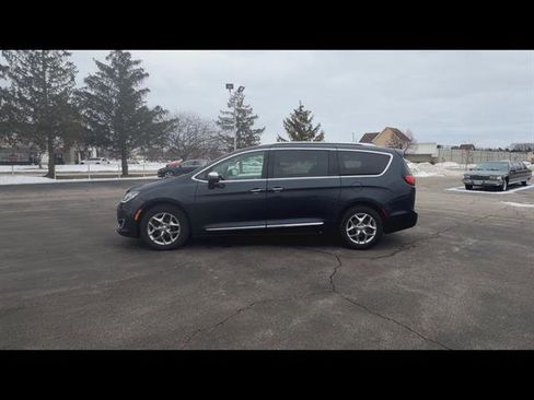 Used 2019 Chrysler Pacifica Limited image 30